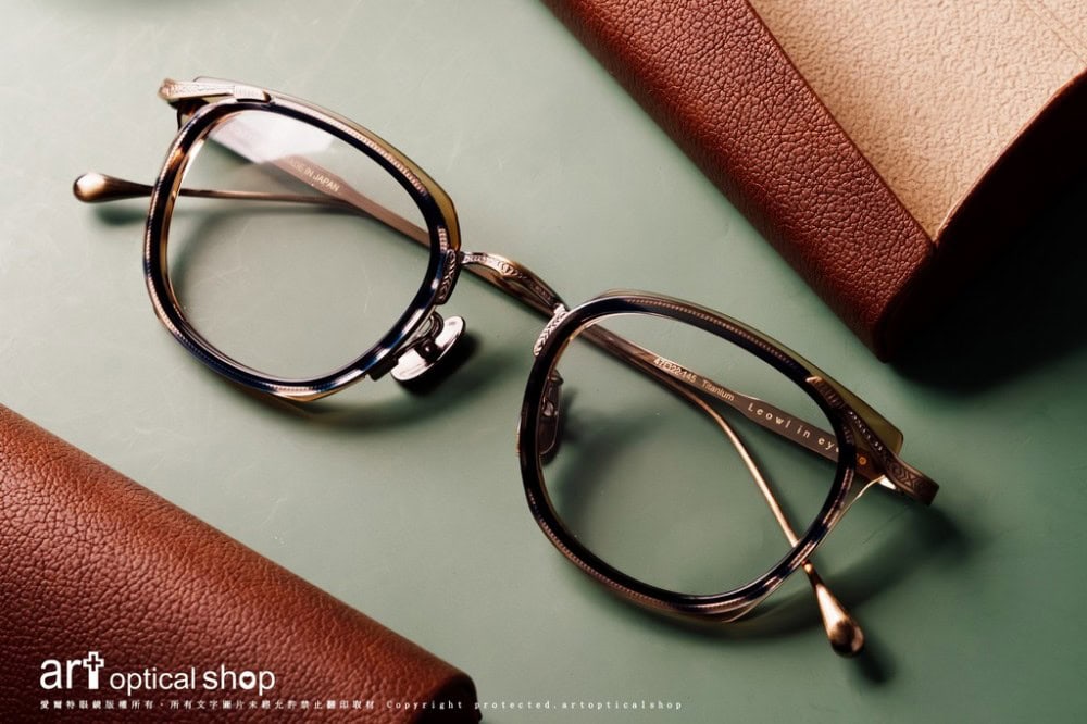 Leowl-in-eye-Titanium-LO-012-C3-LO-013-C2-005