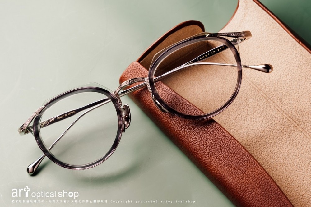 Leowl-in-eye-Titanium-LO-012-C3-LO-013-C2-007