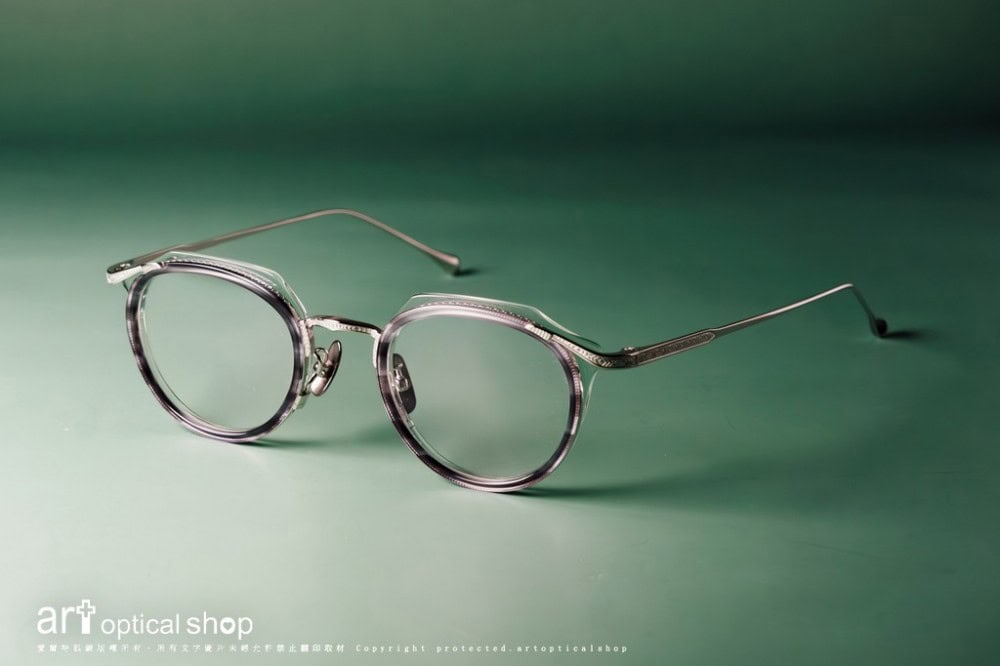 Leowl-in-eye-Titanium-LO-012-C3-LO-013-C2-012