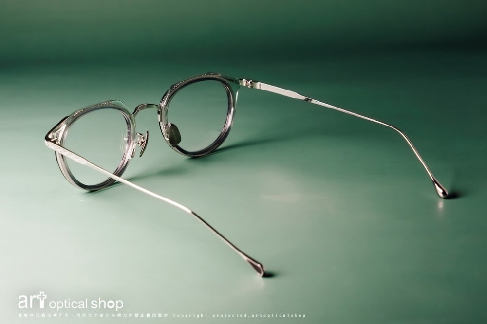 Leowl-in-eye-Titanium-LO-012-C3-LO-013-C2-013