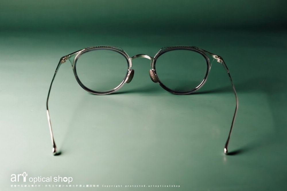 Leowl-in-eye-Titanium-LO-012-C3-LO-013-C2-014