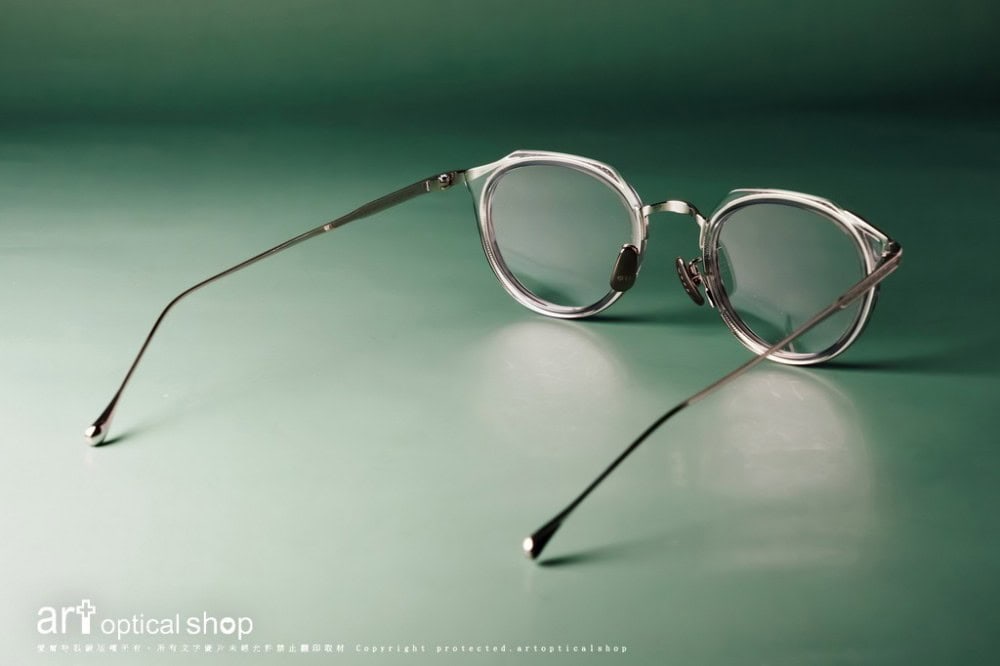 Leowl-in-eye-Titanium-LO-012-C3-LO-013-C2-015