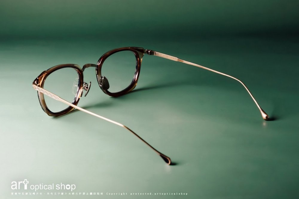 Leowl-in-eye-Titanium-LO-012-C3-LO-013-C2-017