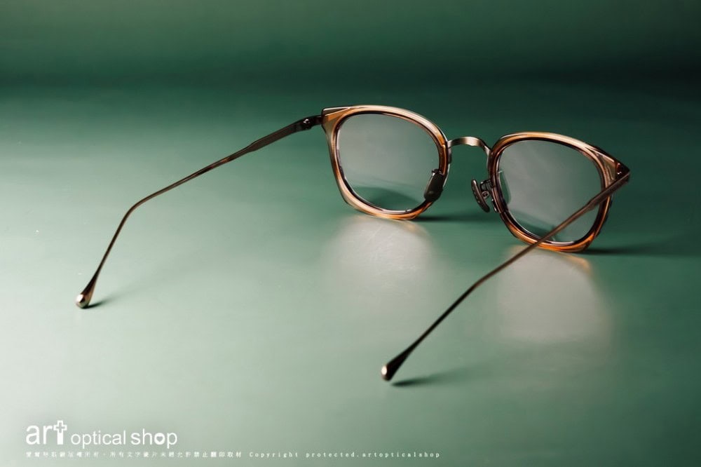 Leowl-in-eye-Titanium-LO-012-C3-LO-013-C2-019