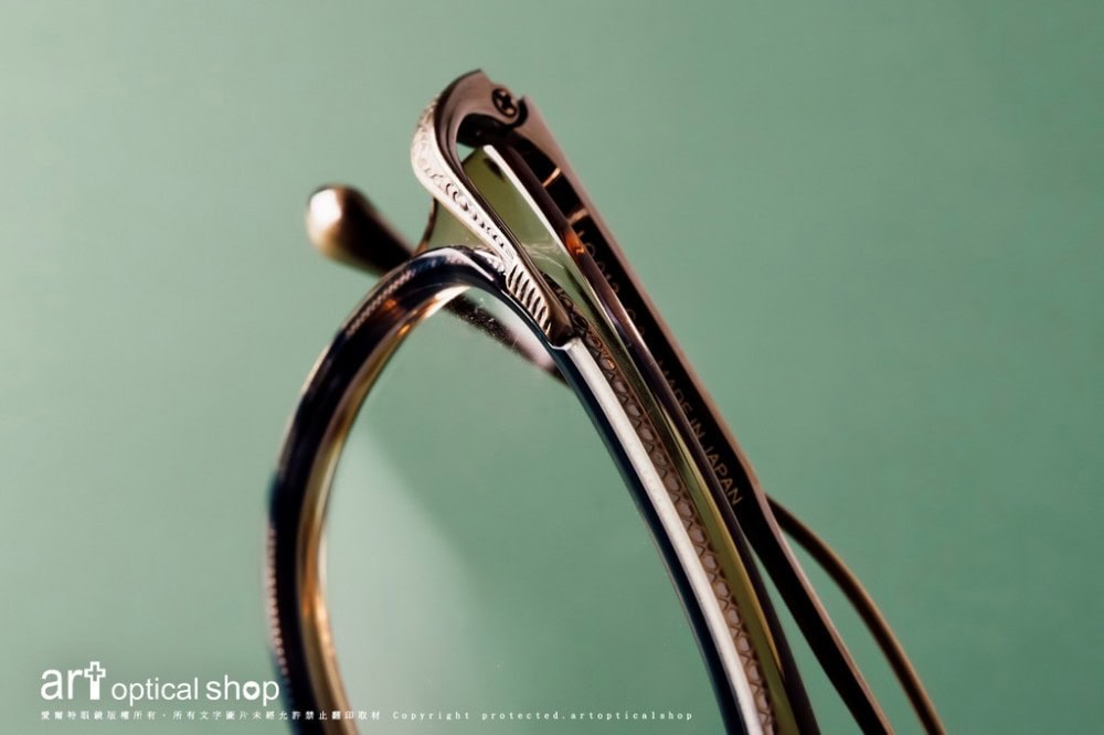 Leowl-in-eye-Titanium-LO-012-C3-LO-013-C2-030