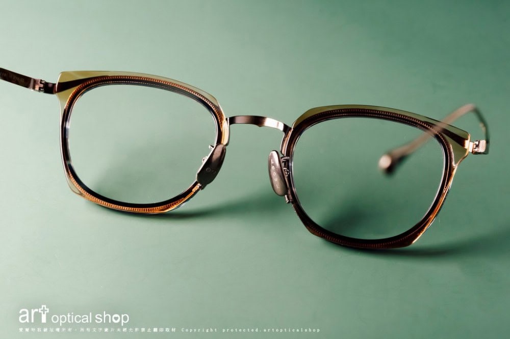 Leowl-in-eye-Titanium-LO-012-C3-LO-013-C2-033