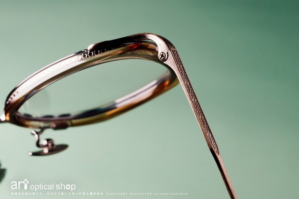 Leowl-in-eye-Titanium-LO-012-C3-LO-013-C2-050