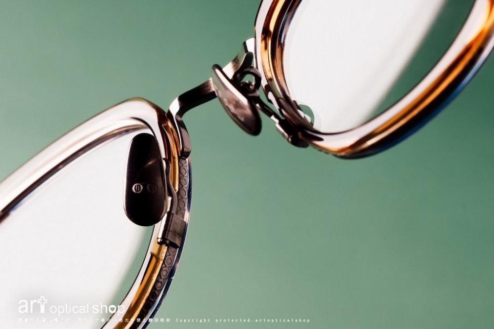 Leowl-in-eye-Titanium-LO-012-C3-LO-013-C2-052