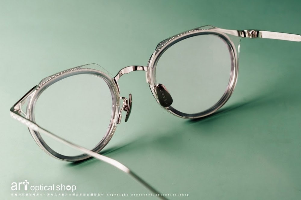 Leowl-in-eye-Titanium-LO-012-C3-LO-013-C2-071