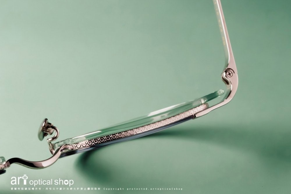 Leowl-in-eye-Titanium-LO-012-C3-LO-013-C2-078