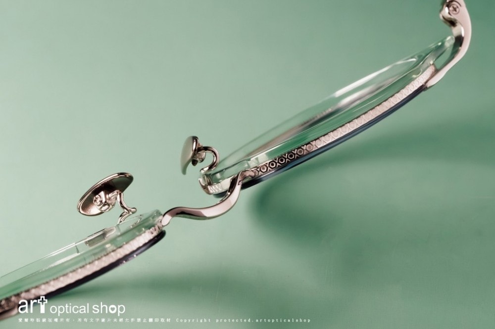 Leowl-in-eye-Titanium-LO-012-C3-LO-013-C2-080