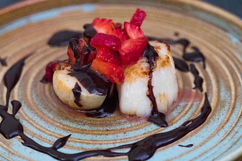 Scallops with Strawberry salsa and chocolate sauce | AmateurChef.co.uk