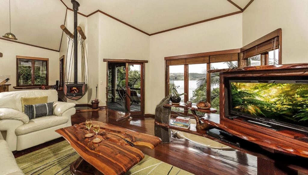 Queensland Retreats - Secrets on the Lake