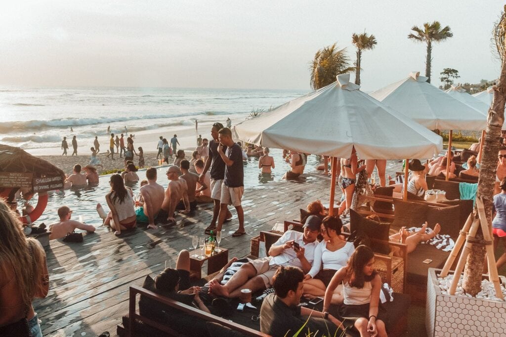 Settle in for a posh picnic at The Lawn and enjoy its prime beachside position and swish, wet-edge pool.