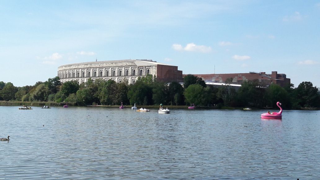 Nürnberg Dutzendteich Kongresshalle