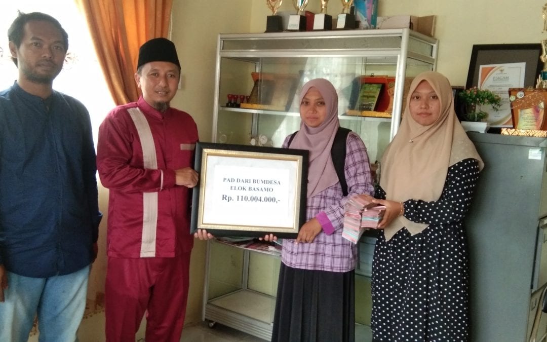 Serah Terima SHU BUMDES ke Desa Bukit Lembah Subur Dilakukan dengan Baik