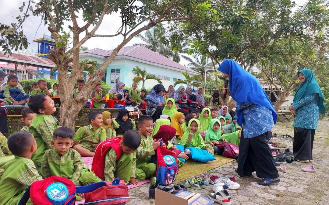 Keceriaan Anak-anak di Perpus Langit Ke 7 Desa Bukit Lembah Subur