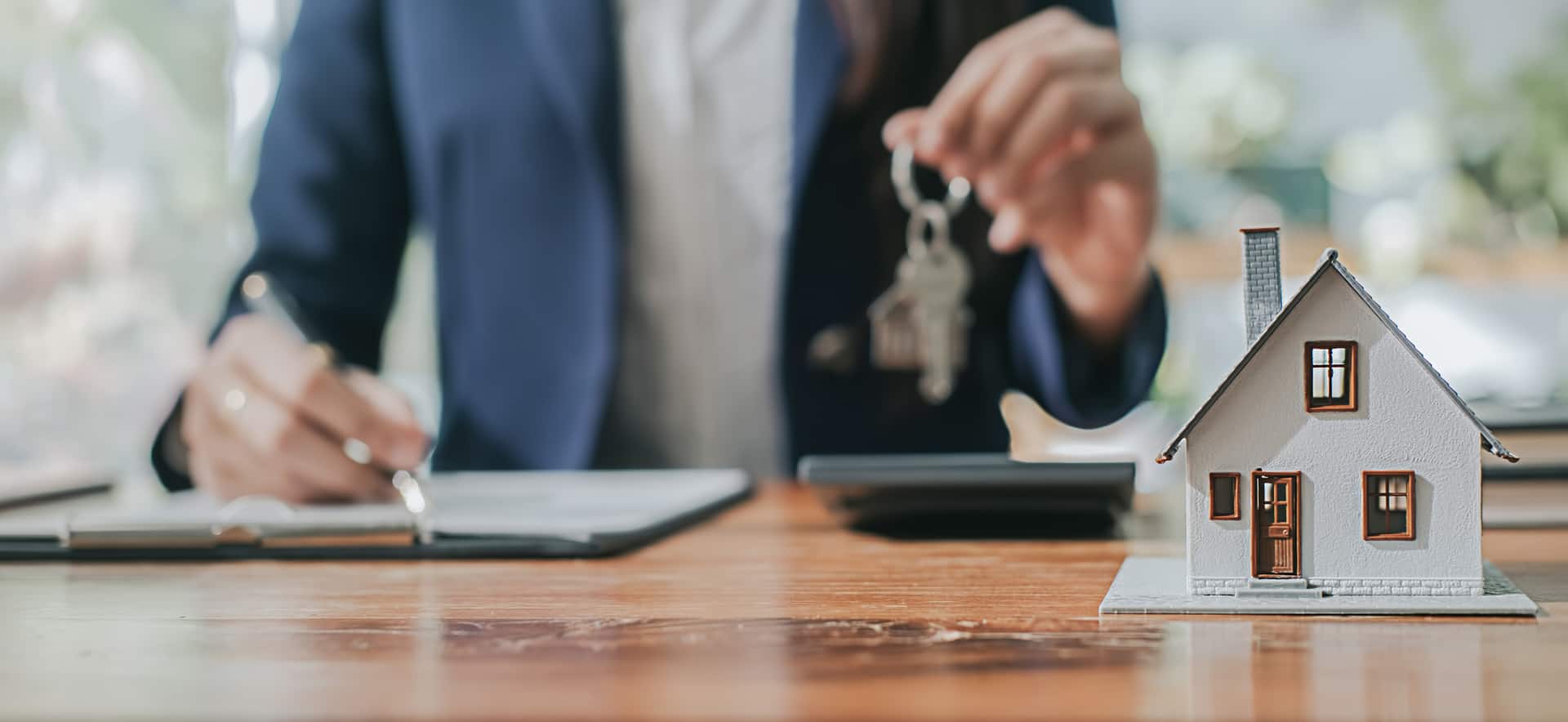 Real estate broker residential house and car rent listing contra Real estate broker residential house and car rent listing contra