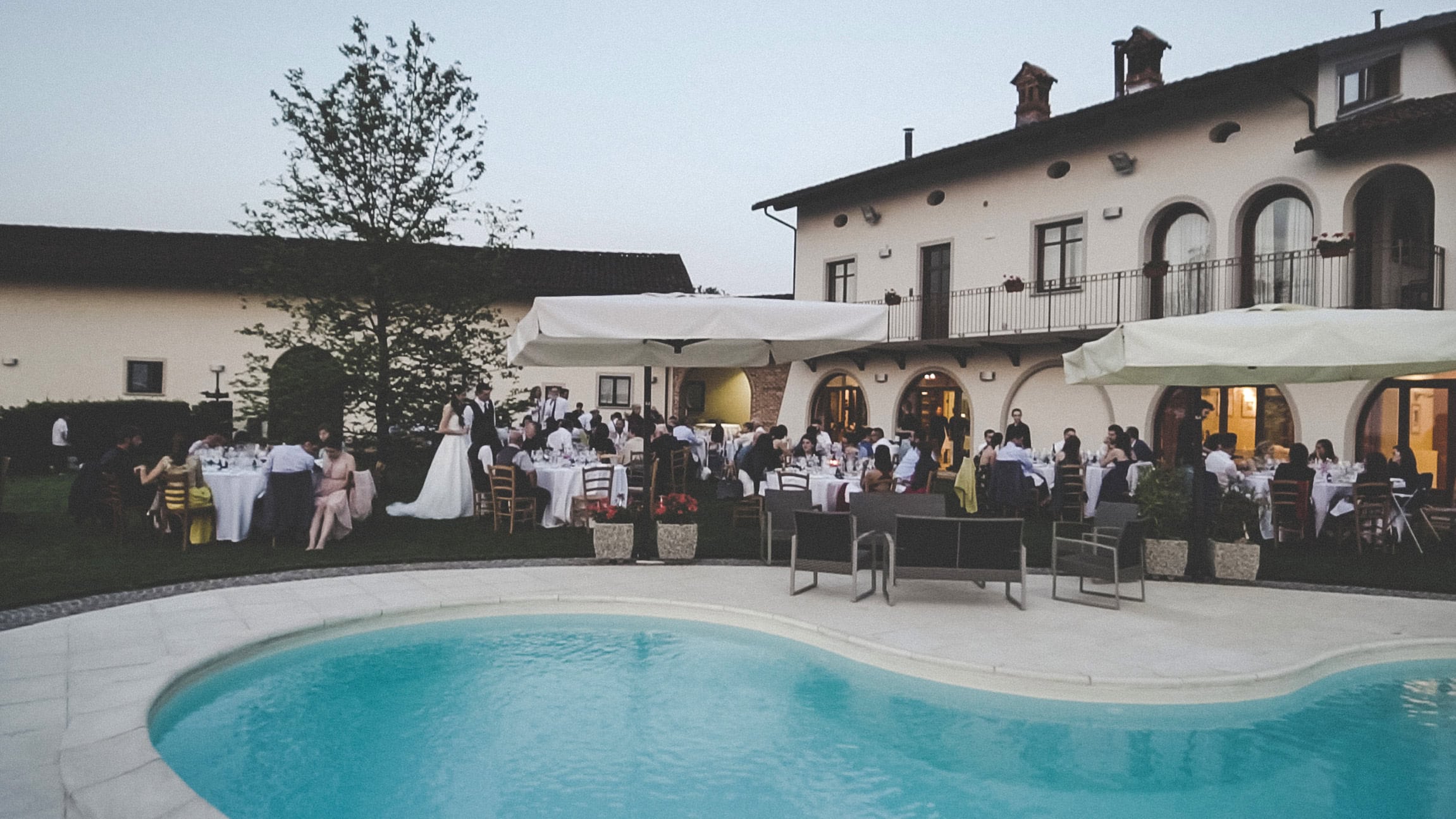matrimonio di sera cada di matrimonio all'aperto di sera