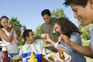 shutterstock_150194696_Family_Picnic_300px