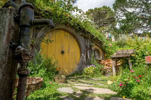 shutterstock_180144761_lotr_300px