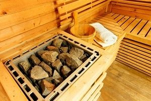 Sauna-ofen-steine-bank-tipp-zum-bau Tipp-zum-Bau erklärt, worauf beim Saunaofen geachtet werden muss.