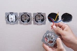 Smart-Home-Bus-System-Tipp-zum-Bau Bei Smart Home Systemen haben Sie die Wahl zwischen Powerline und KNX-Systeme. Tipp zum Bau erklärt Ihnen den Unterschied.