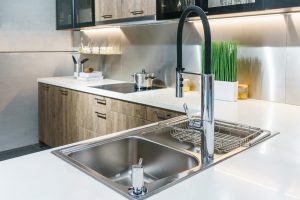 Küchen-Armatur-Edelstahl-Tipp-zum-Bau Tipp zum Bau erläutert Ihnen, warum Edelstahl als Material für Küchen-Armaturen gut geeignet ist.