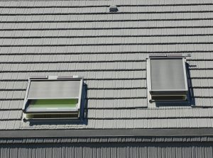 rollläden-dachfenster-außen-tipp-zum-bau Ein Außen-Rollladen am Dachfenster ist passgenau und mit maximaler Funktionalität ausgestattet. Welche Vorteile das bietet, erfahren Sie bei Tipp-zum-Bau.