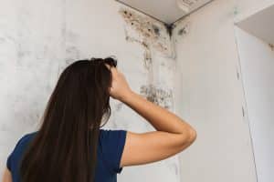 Lüftungsanlage-Gründe-tipp-zum-bau Eine schimmelnde Decke lässt sich leicht vermeiden.