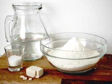 ingredienti per l'impasto della pizza napoletana