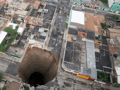 Zjawiska krasowe i zagrożenia dla budownictwa z nim związane