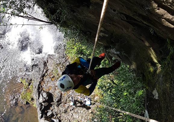 Initiation au canyoning à la Réunion dans la rivière Sainte Suzanne
