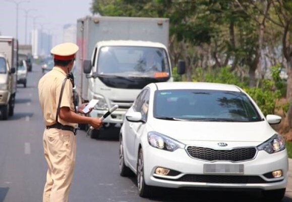 Circumstances that violate traffic laws when driving a car