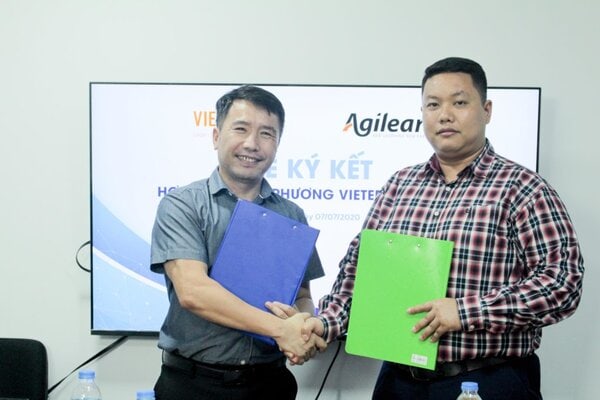 Ông Phạm Ngọc Hiếu và ông Lưu Trọng Hiếu ký kết hợp tác