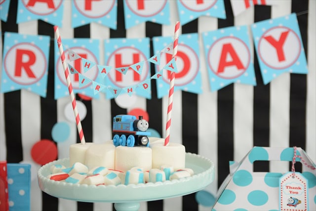 トーマス テーマのお誕生日パーティー Thomas Themed 3rd Birthday Party リトルレモネード キッズパーティープランナー トーマス テーマのお誕生日パーティー Thomas Themed 3rd Birthday Party リトルレモネード キッズパーティープランナー