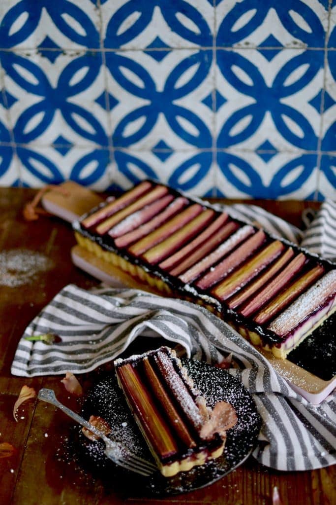 Rhabarber-Vanille Tarte mit Heidelbeeren