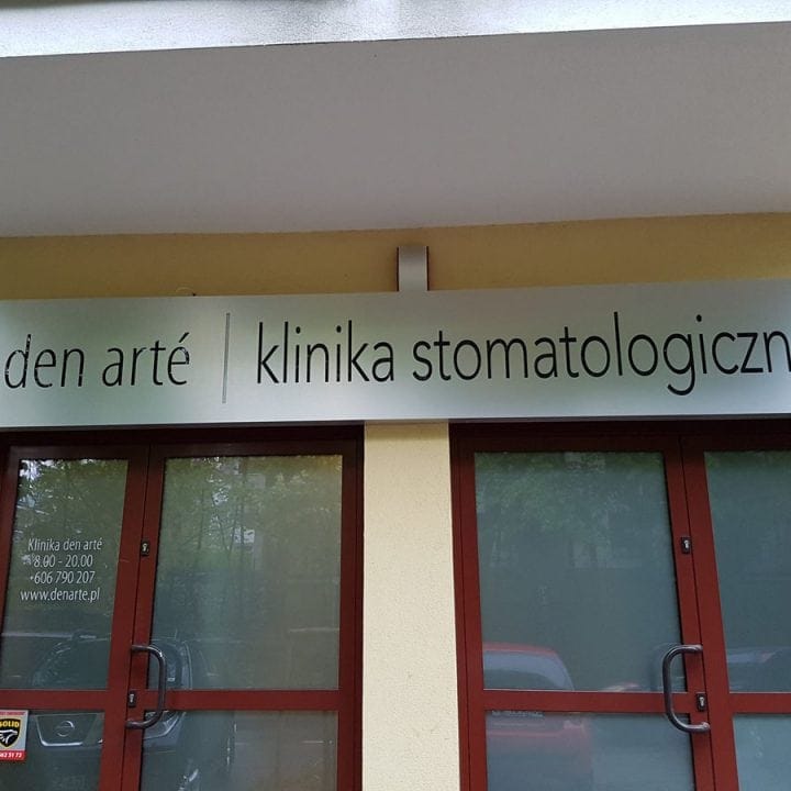 Kaseton reklamowy z dibondu srebrnego