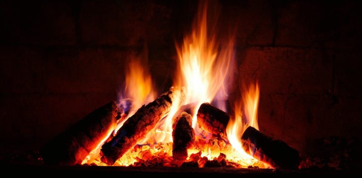 -29℃の夜、暖炉とハグとキス。