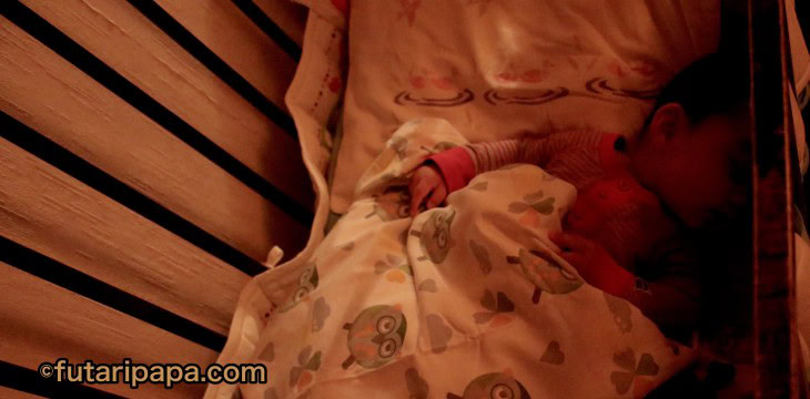 弓なりバックベンドからの寝返りと、はげしい寝相の関係。