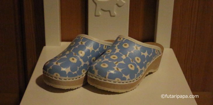 とうもろこしうんちと、マリメッコの木靴