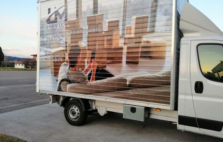 Furgone LM Traslochi presso il nostro magazzino