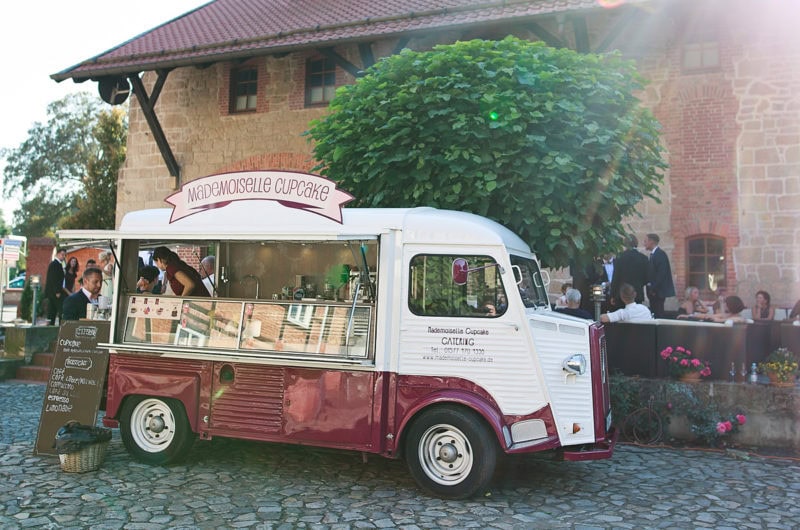 Food Truck Catering Mademoiselle Cupcake Food Truck Cupcake Hochzeit Geburtstag Mobile Kaffeebar Catering Citroen HY Food-Truck Mademoiselle Cupcake Magdeburg Braunschweig Stendal Dessau Halberstadt Quedlinburg Tangermünde Wanzleben Irxleben