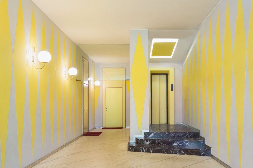 Casa Melandri, Gio Ponti, Alberto Rosselli, 1954–57 Sconces by Candle. floor: Carrara marble stairs: Rosso Levanto ophicalcite Copyright: © Delfino Sisto Legnani