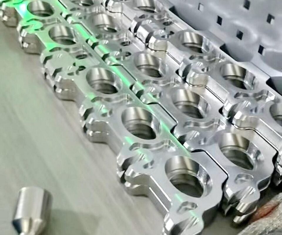 Stainless-steel-manifold-processing
