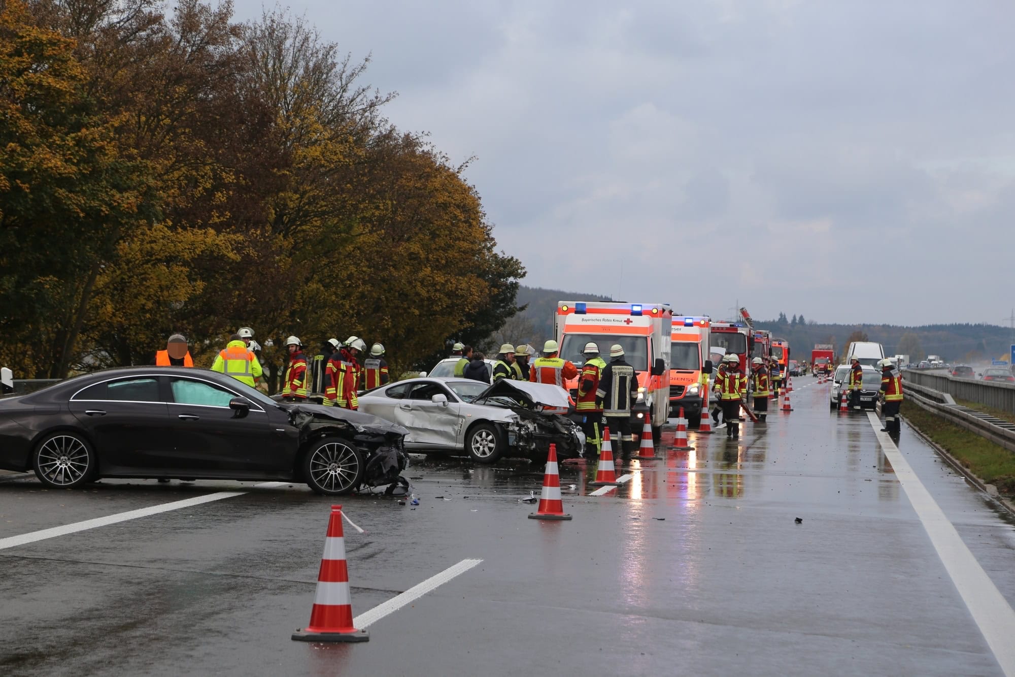Verkehrsunfall mit mehreren Fahrzeugen