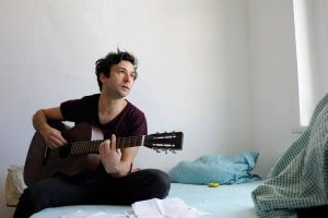 SOHEYL's Musik ist eine Mischung aus Folk-Pop und Indie