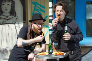 Currywurst-Pommes und Das Niveau