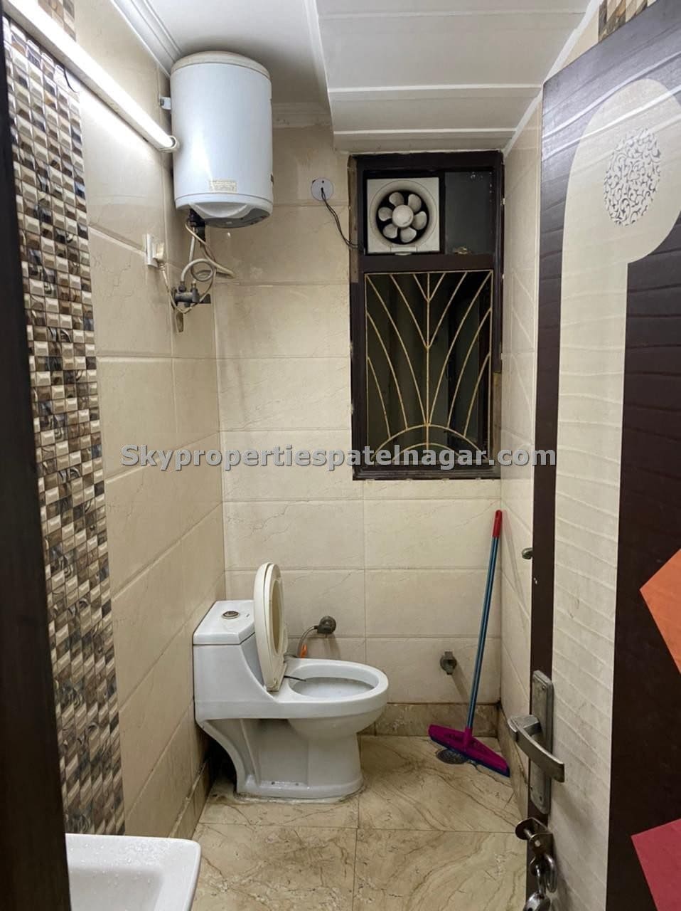 Single Room Near WEA Karol Bagh Delhi