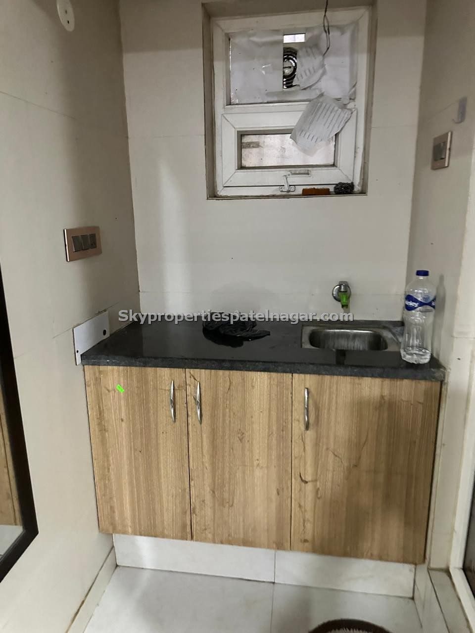 1 RK Flat Near Karol Bagh